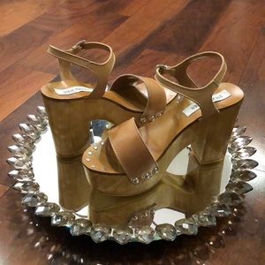 Size 9 Steve Madden platform sandals-gently worn